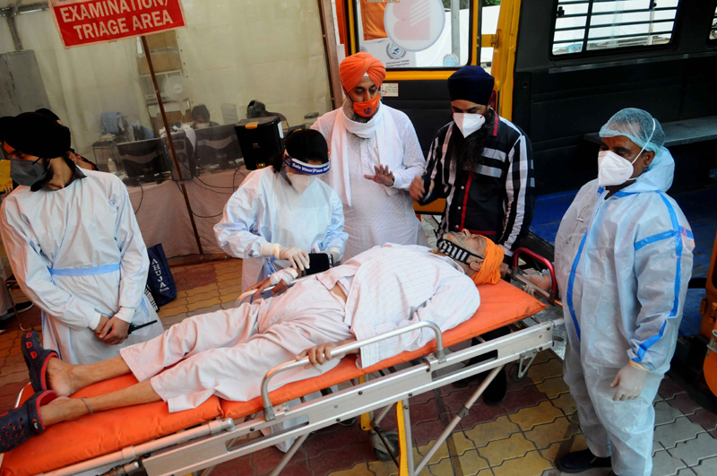 Gurudwara Rakab Ganj Sahib: Health workers looking after COVID-19 patient