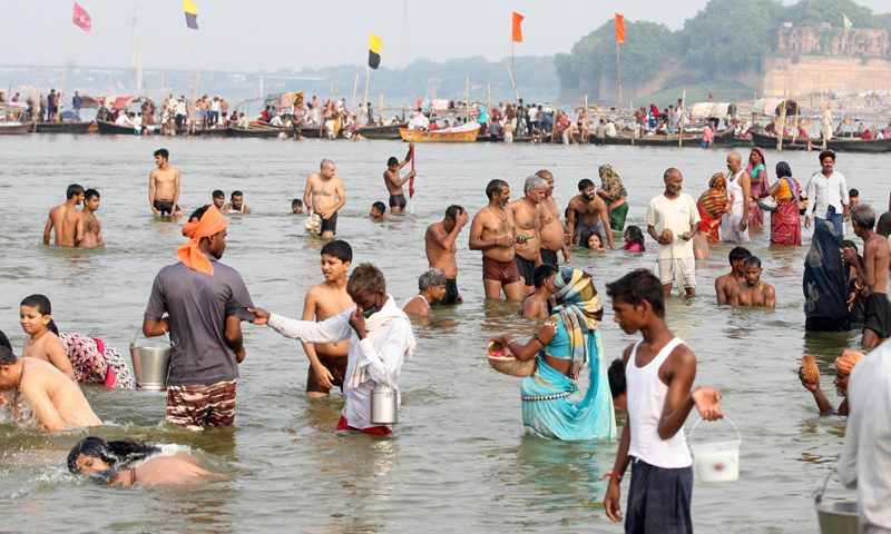 UP: Hindu devotees take holy dip in Sangam
