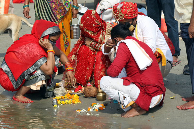 Hindu devotees perform ritual in Prayagraj