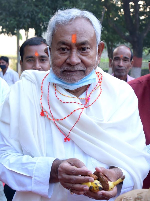 Bihar Chief Minister Nitish Kumar completes Chhath rituals at Patna residence