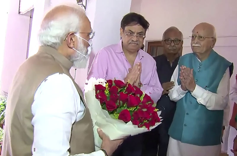 PM Modi visits LK Advani on his birthday