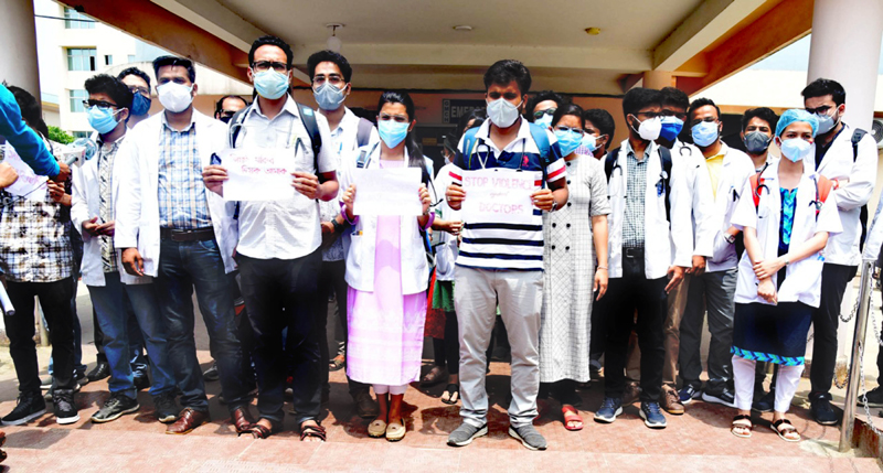 Doctors demonstrate against brutal attack on onduty doctor
