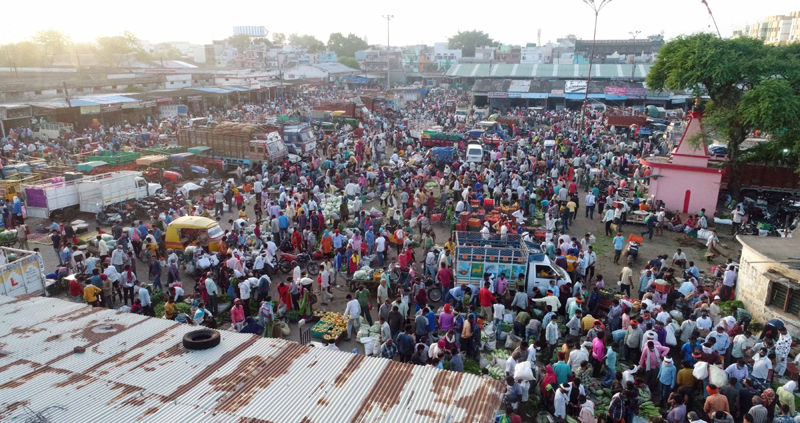 A view of rush at wholesale vegetable market during lockdown relaxation in Jabalpur