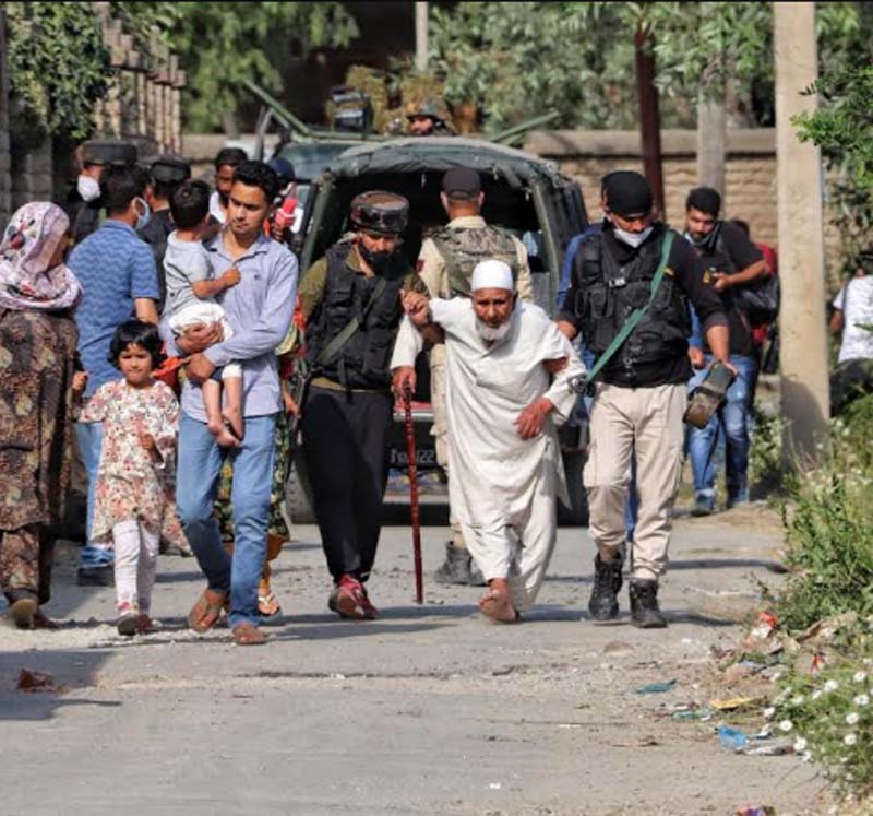 Srinagar encounter: Security forces rescue aged man