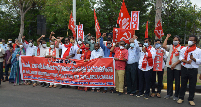 Petroleum price rise: CPI(M) activists protest in Hyderabad