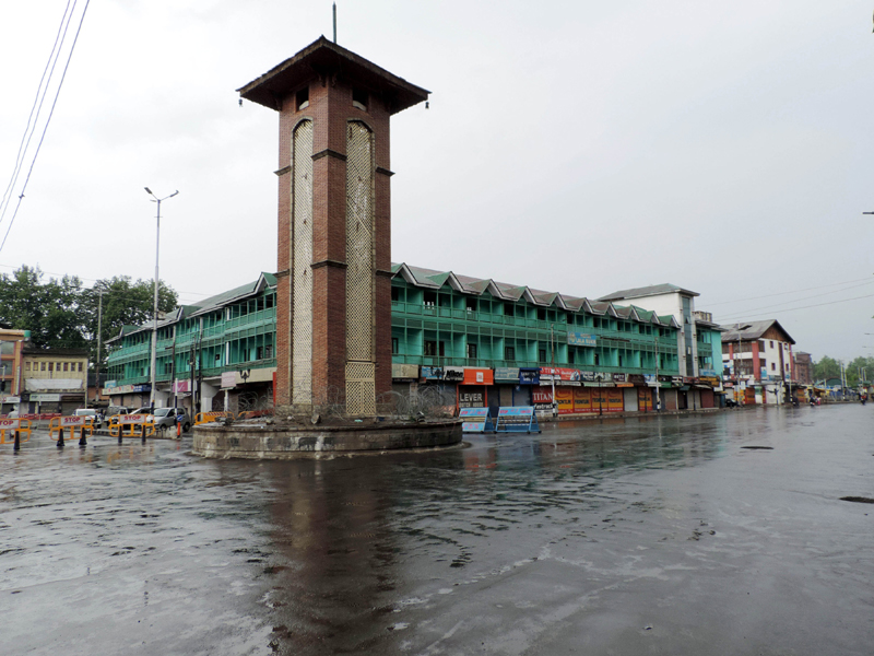 Lal Chowk in Srinagar wears deserted look amid lockdown