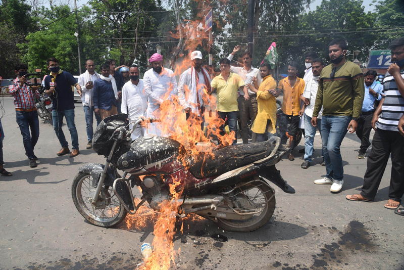 Jan Adhikar Party activists protesting against petrol, diesel price hike in Patna