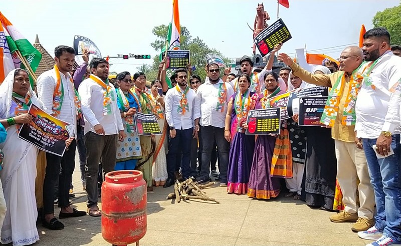 Youth Congress protests against fuel price hike in Belagavi