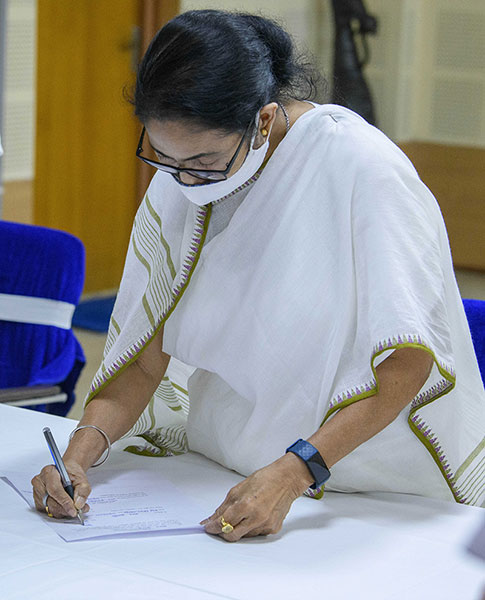 Mamata Banerjee files nomination as TMC candidate from Bhowanipore constituency