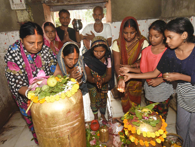 Hindu devotees offering Jalavishek to Lord Shiva