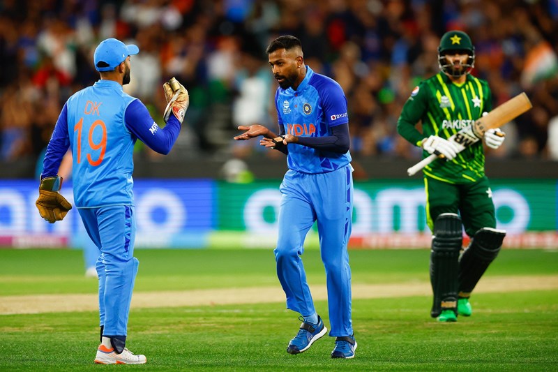 Relive key moments of Sunday's high-voltage T20 WC clash between India, Pakistan