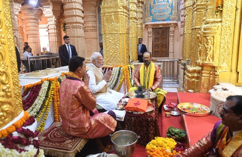 PM Modi praying at Somnath Temple in poll-bound Gujarat