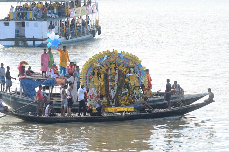 Kolkata bids adieu to Goddess Durga