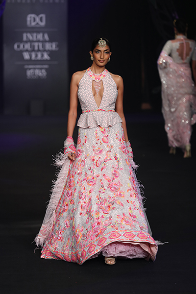 Designer Suneet Varma leaves audience spellbound at India Couture Week by showcasing his grand collection