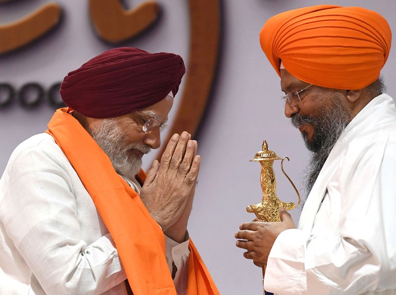 PM Modi interacts with Sikh delegation in Delhi