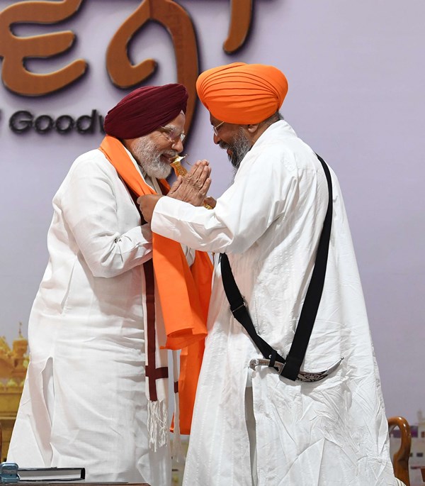 PM Modi interacts with Sikh delegation in Delhi