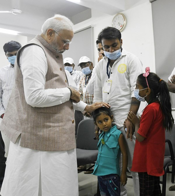 PM Modi meets victims of Morbi mishap