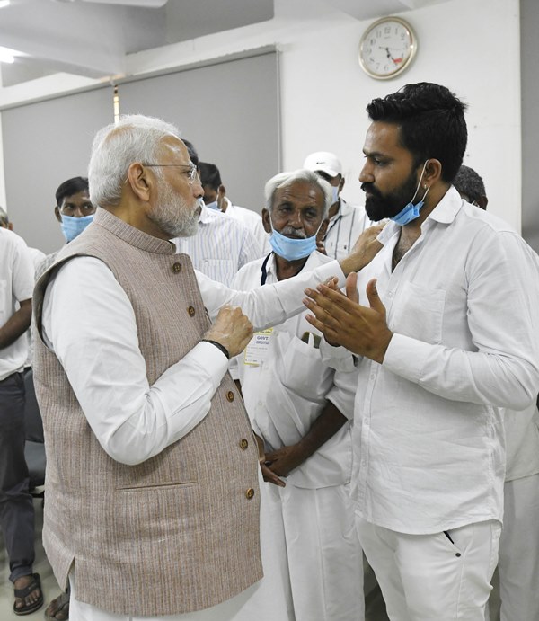 PM Modi meets victims of Morbi mishap