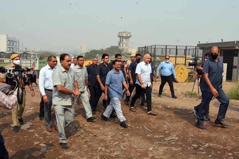 Arvind Kejriwal visits landfill area in Delhi