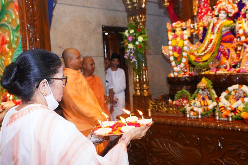 Mamata Banerjee attends Ratha Yatra celebrations at Kolkata's Iskcon Temple