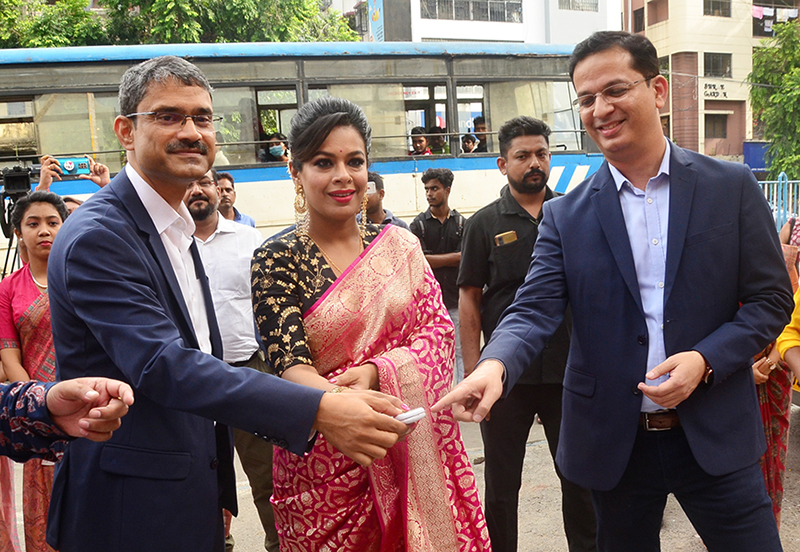 Iman Chakraborty inaugurates Taneira's first two Kolkata stores