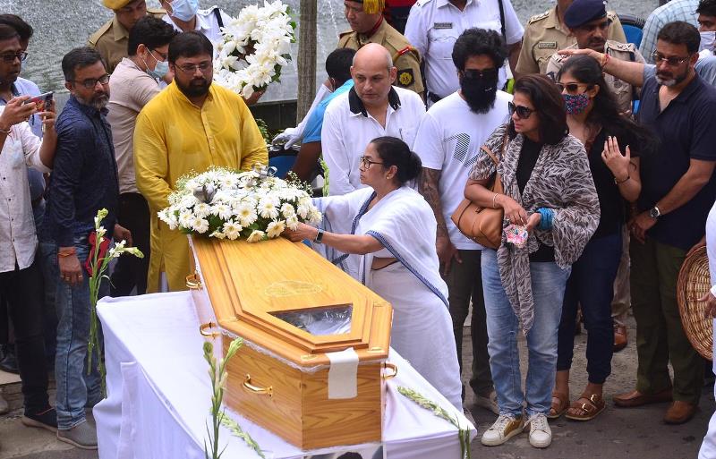 Last tributes, gun salute to late singer KK in Kolkata