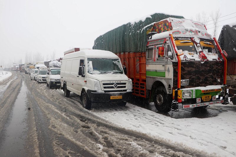 Vehicles stranded in Jammu Srinagar national highway amid heavy snowfall