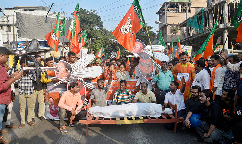 BJP protests against Mamata govt, Kolkata Mayor Firhad Hakim over Dengue