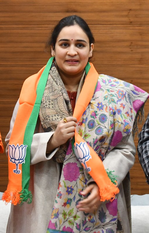 Mulayam Singh Yadav’s daughter-in-law Aparna joins BJP