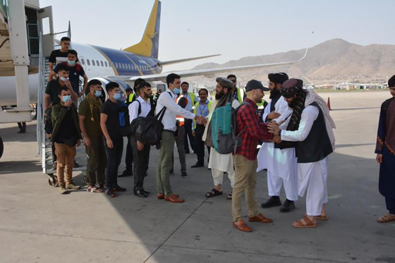 Taliban administrators seen in viral image greeting Afghan cadets returning from India
