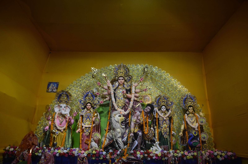 Priest performs Durga Puja ritual on Maha Navami in Kolkata