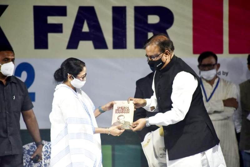 Mamata Banerjee inaugurates 45th International Kolkata Book Fair