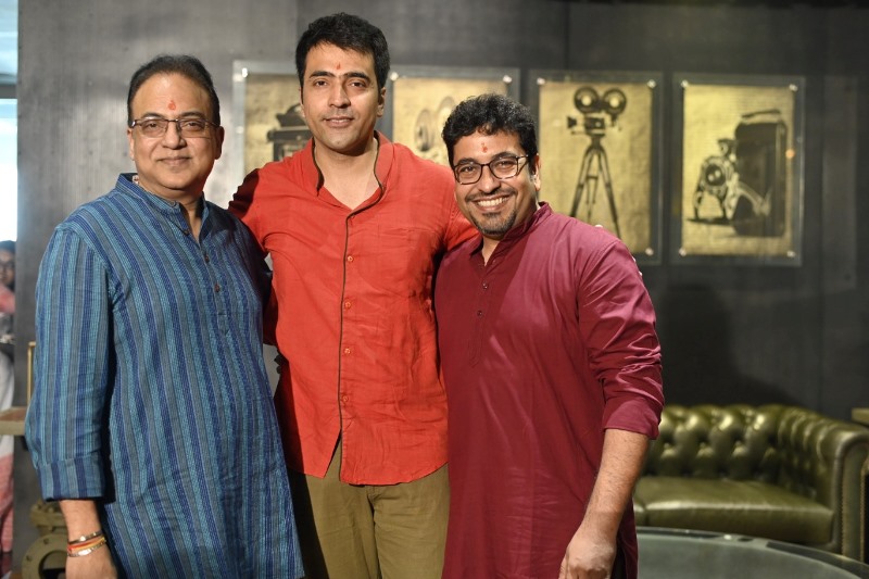SVF hosts 'Shubho Mahurat' of Arindam Sil's Byomkesh and Dhrubo Banerjee's Karnasubarna Guptodhon