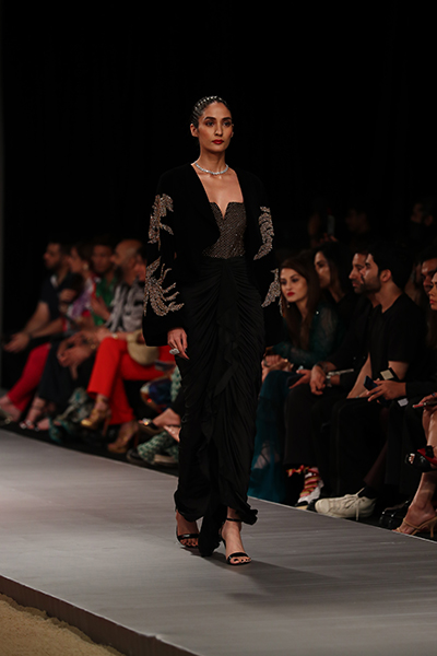 Farhan Akhtar, Guru Randhawa set FDCI India Couture Week floor on fire