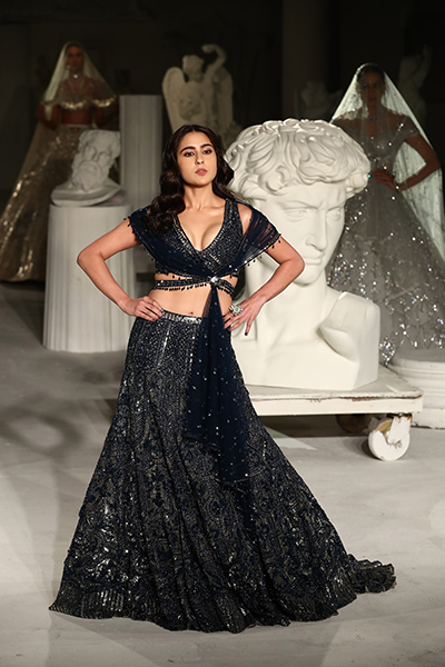 Sara Ali Khan dazzles FDCI India Couture Week 2022 ramp