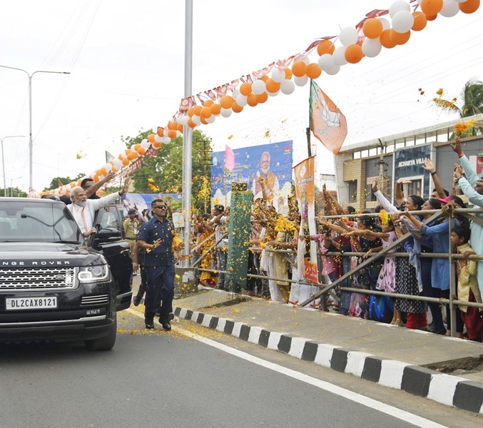 PM Modi being welcomed in Bhuj