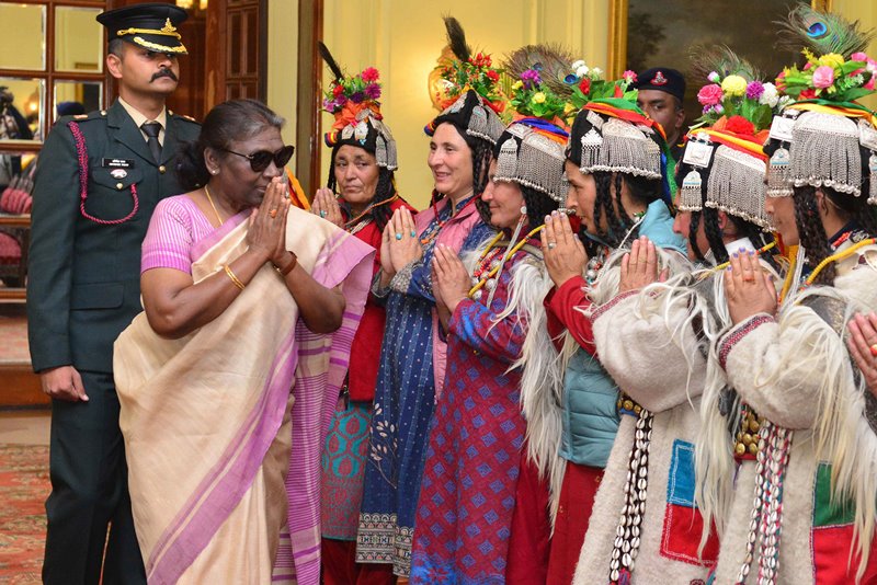 Droupadi Murmu with a group of women from Hanu-Aryan village of Indus valley of Ladakh