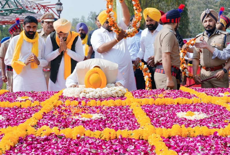 Punjab CM Bhagwant Mann pays floral tribute to Bhagat Singh, Rajguru and Sukhdev