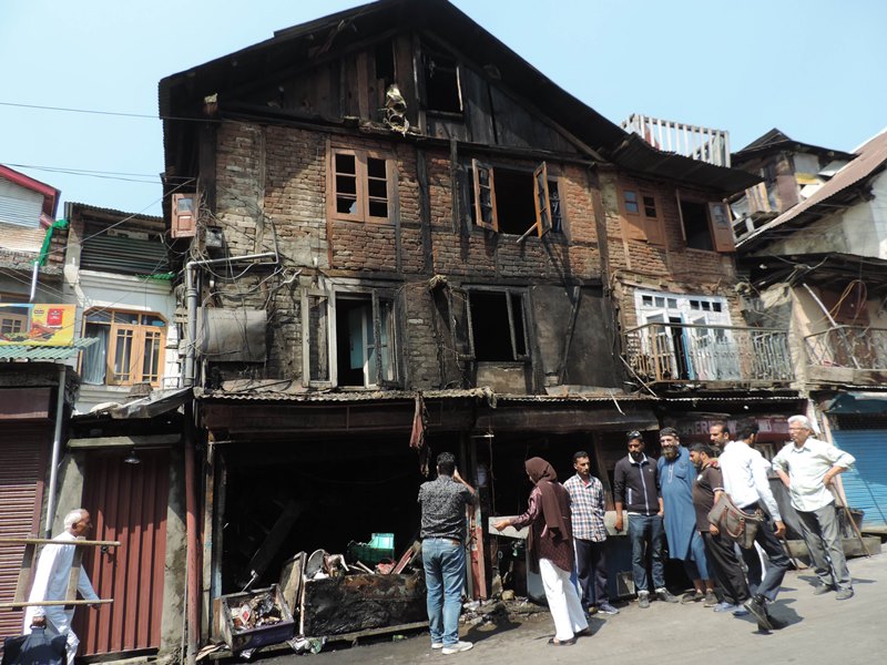 Fire razes house, 3 shops in Srinagar