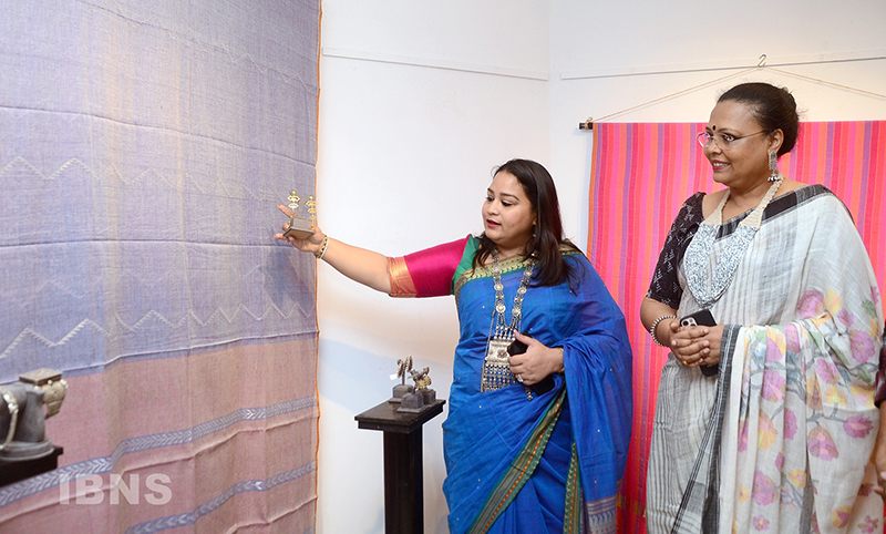 Lopamudra Mitra inaugurates jewellery, saree exhibition in Kolkata