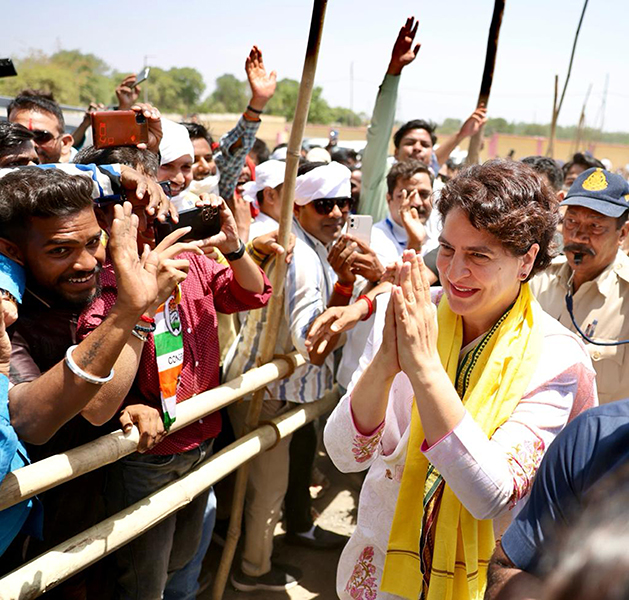 Priyanka Gandhi Vadra greets supporters in Jabalpur