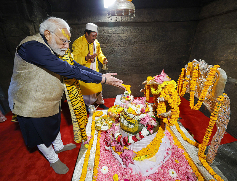 PM Modi offers prayers at Jageshwar Dham in Uttarakhand