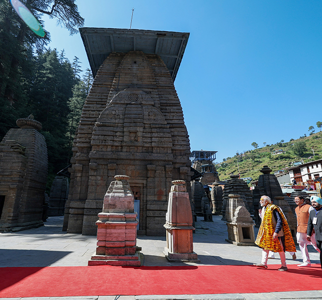 PM Modi offers prayers at Jageshwar Dham in Uttarakhand