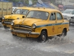 Rain slows traffic in Kolkata