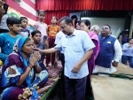 Kejriwal interacts with flood victims