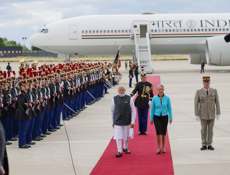 PM Modi receives ceremonial welcome on his arrival at Paris airport