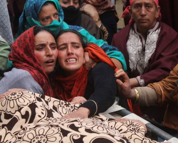 Family members of slain Kashmir Pandit mourn in Pulwama