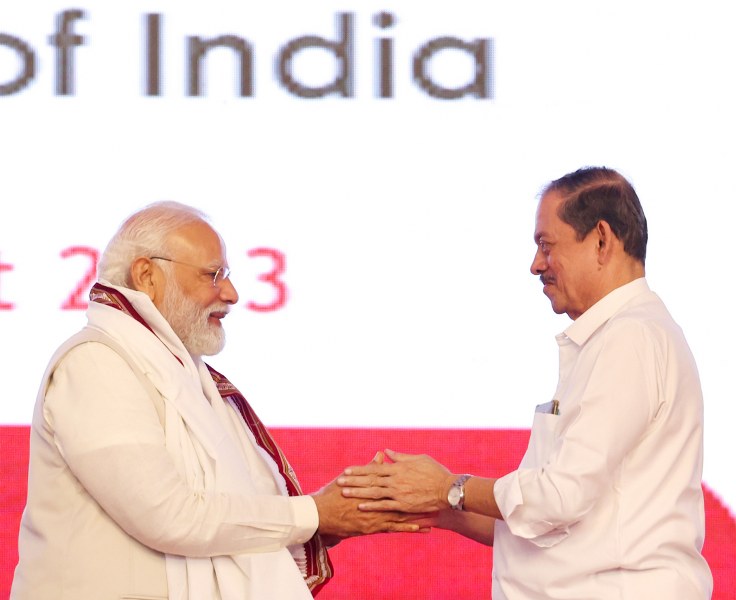 PM Modi receives Lokmanya Tilak National Award in Pune