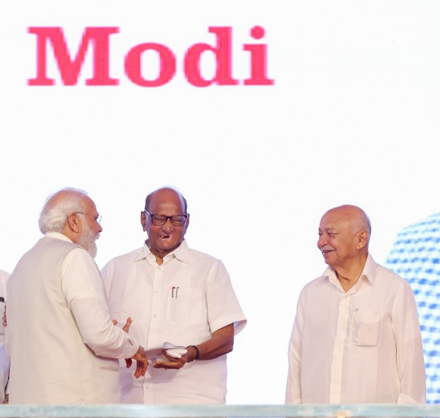 PM Modi receives Lokmanya Tilak National Award in Pune