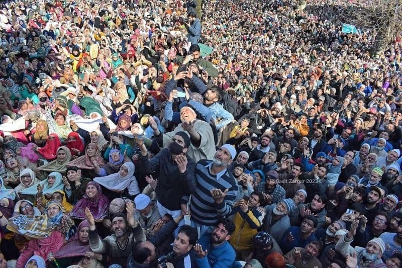 Thousands gather at Hazratbal in Kashmir for Prophet’s holy relic sight